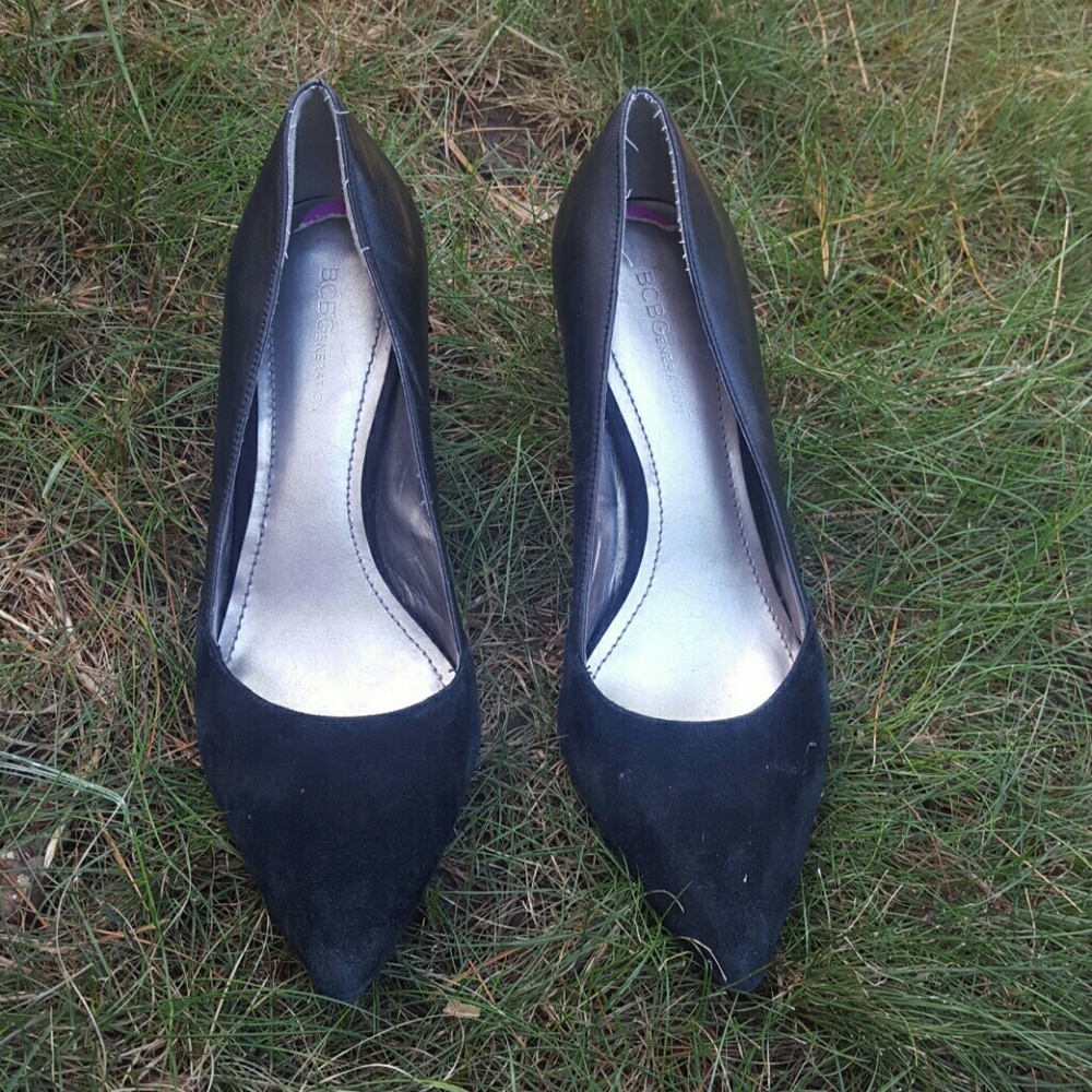 BCBG leather and suede black pumps